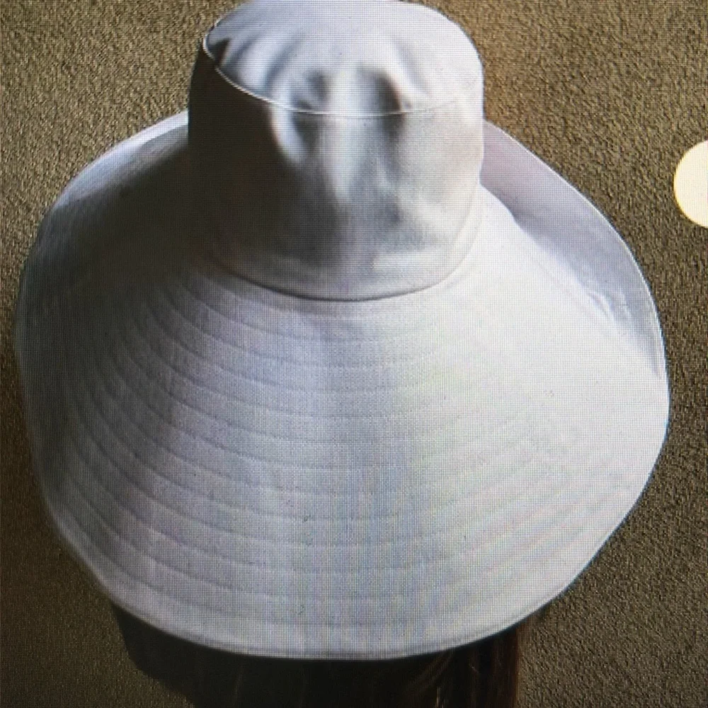 Extra Large Brim Sun hat in cotton for true sun protection.